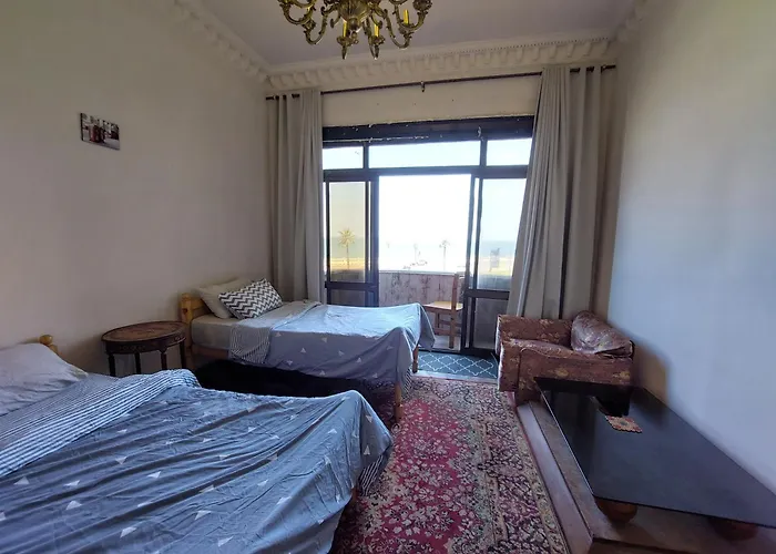 Sea Resident A Private Room With Sea View At Shared Apartment For Men Only No Ladies Allowed غرفة خاصة في شقة أمام البحر للرجال فقط ممنوع السيدات 仅限男士 女士不允许