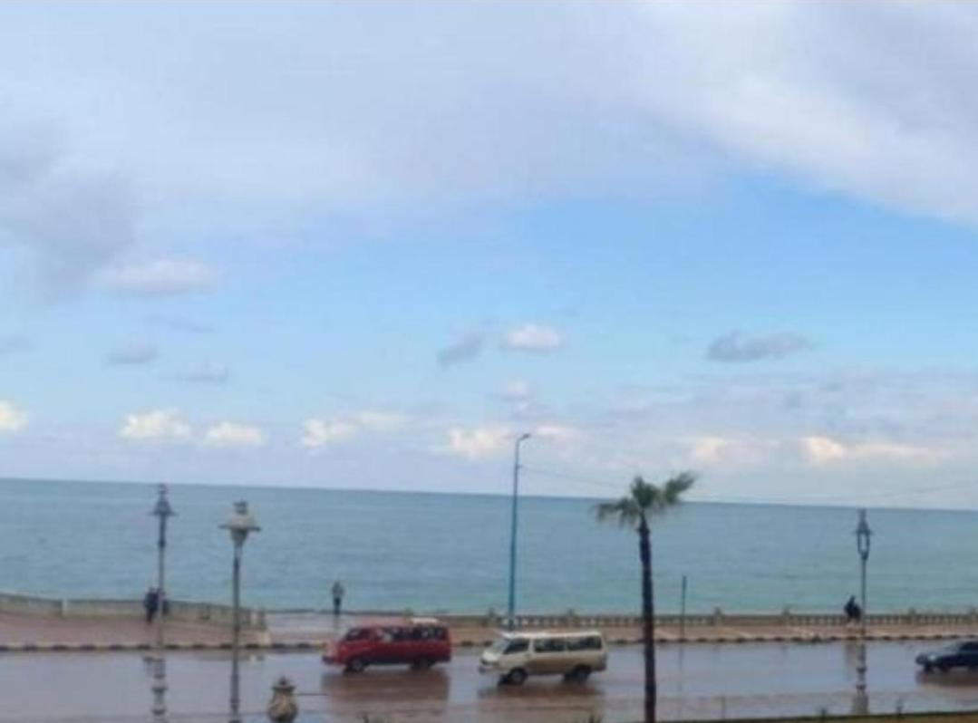 Sea Resident A Private With Sea View At Shared For Men Only No Ladies Allowed غرفة خاصة في شقة أمام البحر للرجال فقط ممنوع السيدات 仅限男士 女士不允许 Alexandria